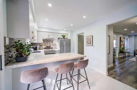 Photo 14 at 83 McClintock Crescent, Lakeview Estates, Vaughan