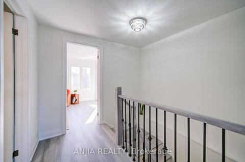 Photo 17 at 83 McClintock Crescent, Lakeview Estates, Vaughan