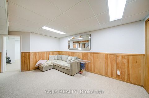 Photo 31 at 83 McClintock Crescent, Lakeview Estates, Vaughan