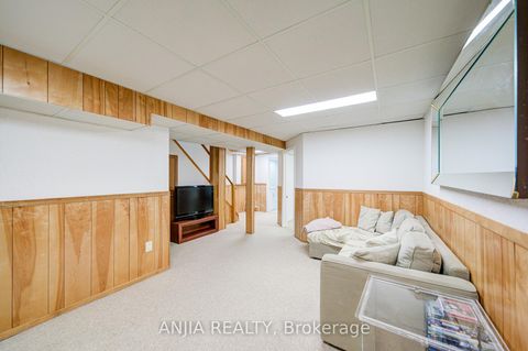 Photo 32 at 83 McClintock Crescent, Lakeview Estates, Vaughan