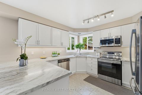 Photo 12 at 30 Ruffet Drive, Edgehill Drive, Barrie