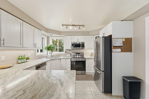 Photo 13 at 30 Ruffet Drive, Edgehill Drive, Barrie