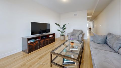 Photo 6 at 75 MIKAYLA Lane, Cornell, Markham