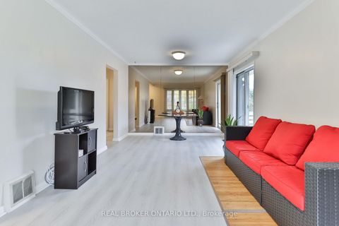Photo 2 at 32 Christina Crescent, Maryvale, Toronto