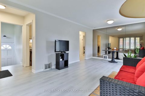 Photo 3 at 32 Christina Crescent, Maryvale, Toronto