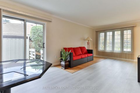 Photo 4 at 32 Christina Crescent, Maryvale, Toronto