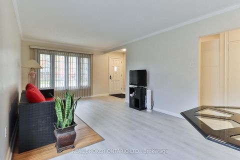Photo 5 at 32 Christina Crescent, Maryvale, Toronto