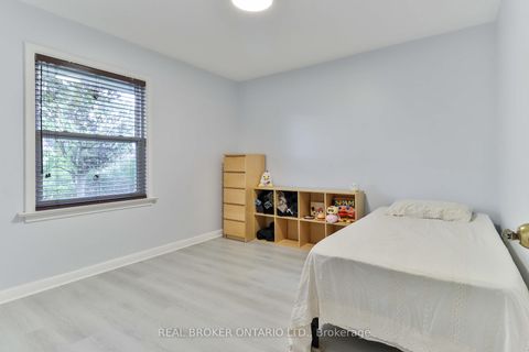 Photo 7 at 32 Christina Crescent, Maryvale, Toronto