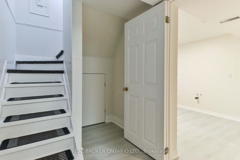 Photo 13 at 32 Christina Crescent, Maryvale, Toronto