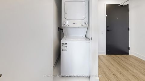 Photo 5 at 909 - 185 Deerfield Road, Central Newmarket, Newmarket