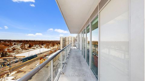 Photo 32 at 909 - 185 Deerfield Road, Central Newmarket, Newmarket