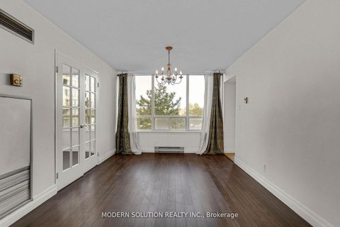 Photo 14 at 426 - 32 Clarissa Drive, Harding, Richmond Hill