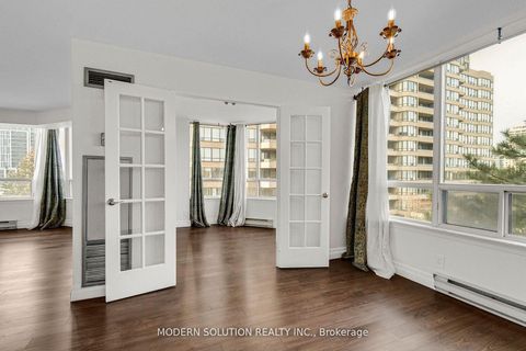 Photo 15 at 426 - 32 Clarissa Drive, Harding, Richmond Hill