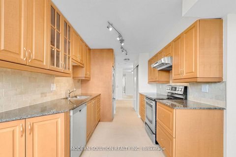 Photo 17 at 426 - 32 Clarissa Drive, Harding, Richmond Hill