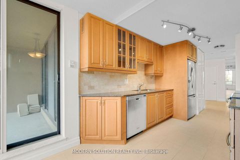 Photo 19 at 426 - 32 Clarissa Drive, Harding, Richmond Hill