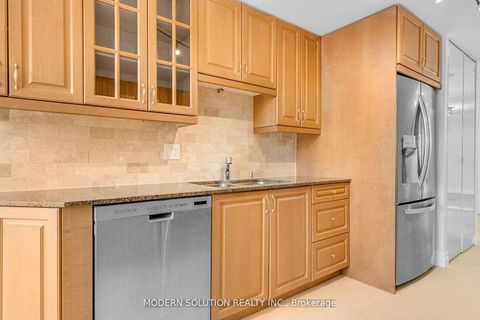 Photo 20 at 426 - 32 Clarissa Drive, Harding, Richmond Hill