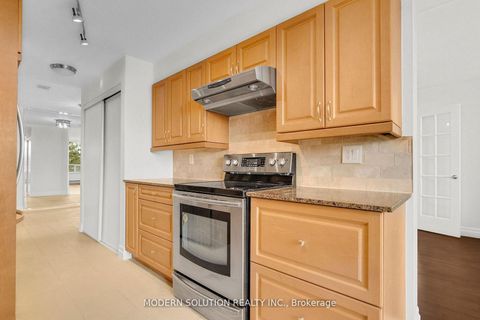 Photo 21 at 426 - 32 Clarissa Drive, Harding, Richmond Hill