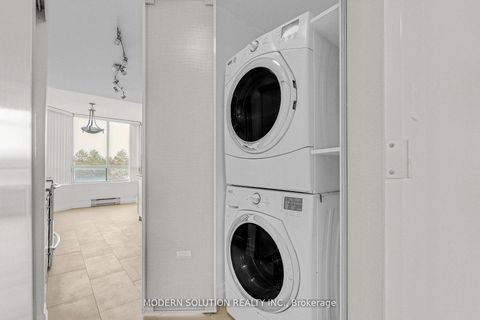 Photo 36 at 426 - 32 Clarissa Drive, Harding, Richmond Hill