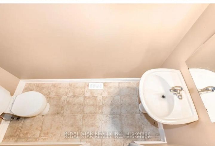 Photo 3 at 86 Meadowwood Crescent, Stoney Creek Mountain, Hamilton