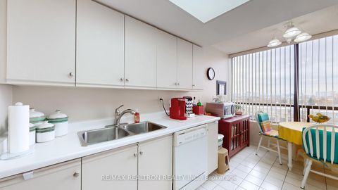 Photo 11 at 805 - 7420 Bathurst Street, Brownridge, Vaughan