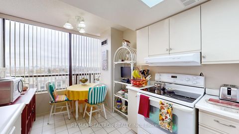 Photo 12 at 805 - 7420 Bathurst Street, Brownridge, Vaughan