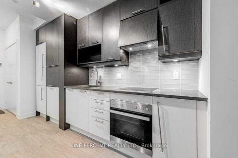 Photo 3 at 426 - 30 Nelson Street, Waterfront Communities C1, Toronto