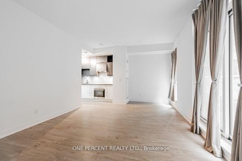 Photo 7 at 426 - 30 Nelson Street, Waterfront Communities C1, Toronto