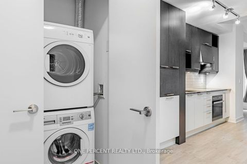 Photo 10 at 426 - 30 Nelson Street, Waterfront Communities C1, Toronto