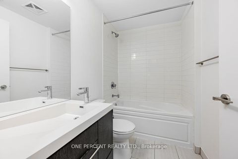 Photo 11 at 426 - 30 Nelson Street, Waterfront Communities C1, Toronto
