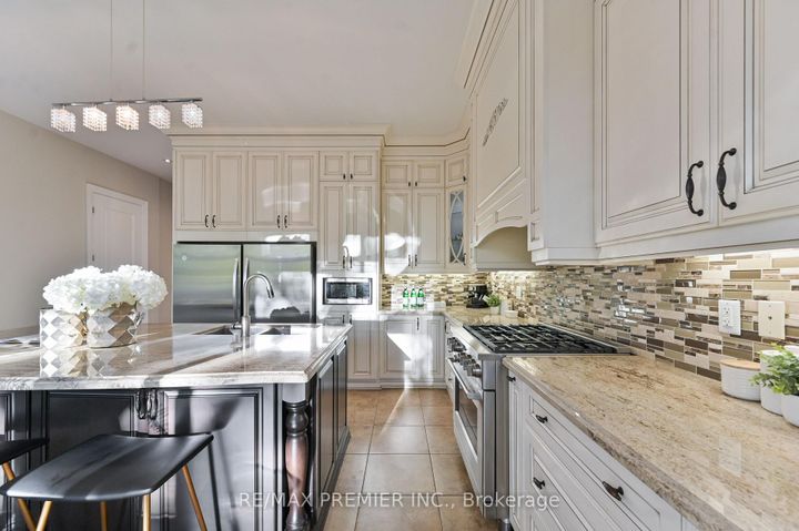 Photo 8 at 64 Heintzman Crescent, Patterson, Vaughan