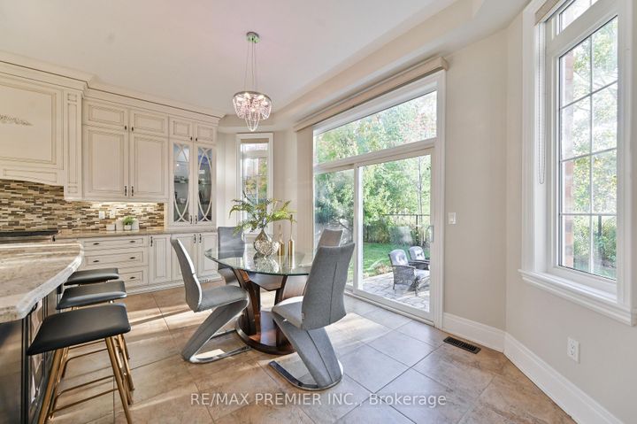 Photo 11 at 64 Heintzman Crescent, Patterson, Vaughan