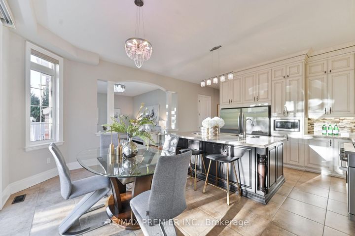 Photo 12 at 64 Heintzman Crescent, Patterson, Vaughan