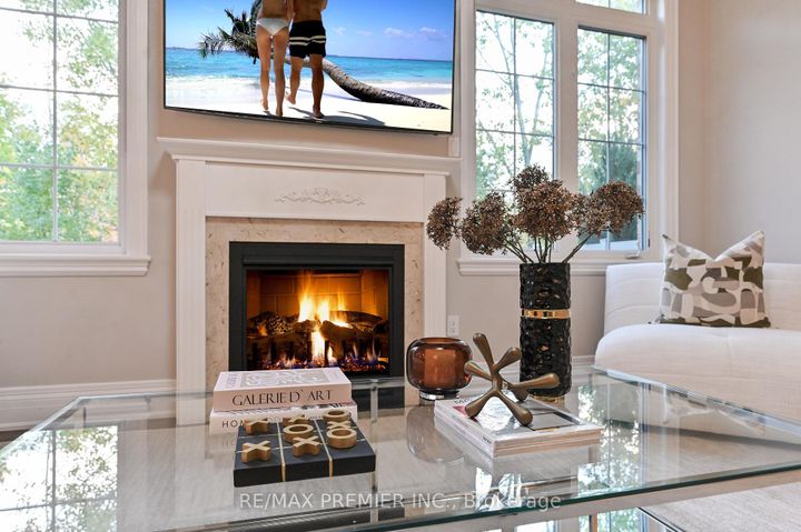 Photo 16 at 64 Heintzman Crescent, Patterson, Vaughan