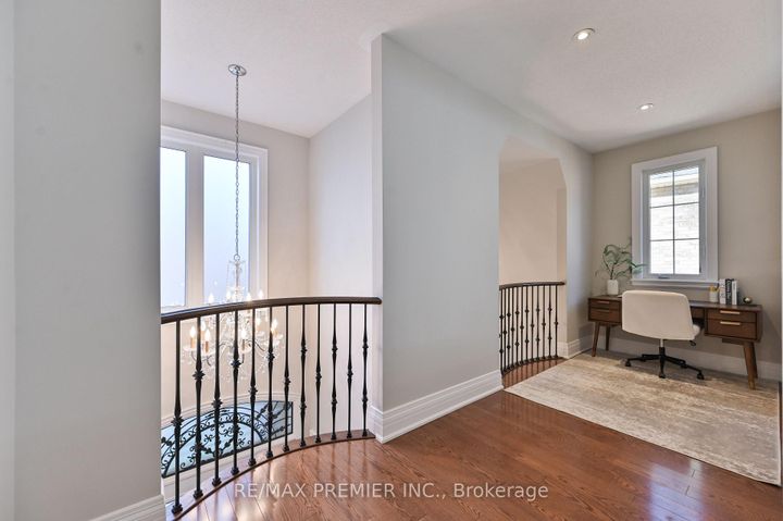 Photo 18 at 64 Heintzman Crescent, Patterson, Vaughan