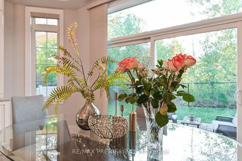 Photo 13 at 64 Heintzman Crescent, Patterson, Vaughan