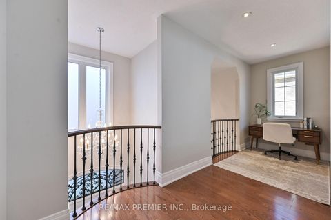 Photo 18 at 64 Heintzman Crescent, Patterson, Vaughan