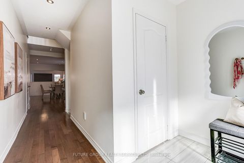Photo 4 at 72 Camino Drive, Vellore Village, Vaughan