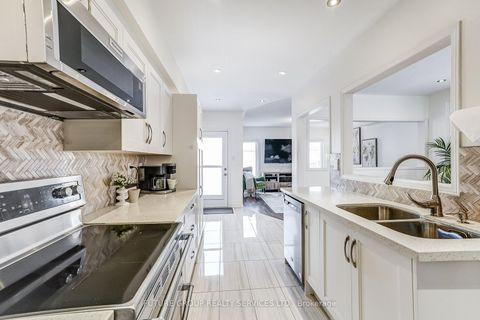 Photo 10 at 72 Camino Drive, Vellore Village, Vaughan