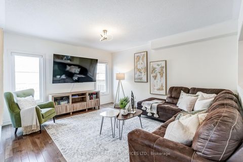 Photo 12 at 72 Camino Drive, Vellore Village, Vaughan