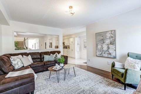 Photo 13 at 72 Camino Drive, Vellore Village, Vaughan