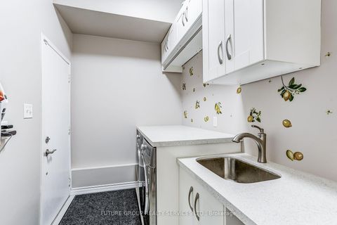 Photo 15 at 72 Camino Drive, Vellore Village, Vaughan