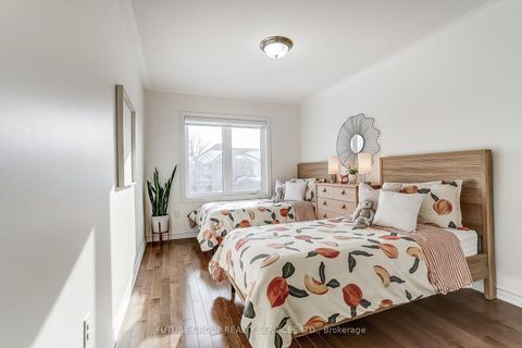 Photo 18 at 72 Camino Drive, Vellore Village, Vaughan