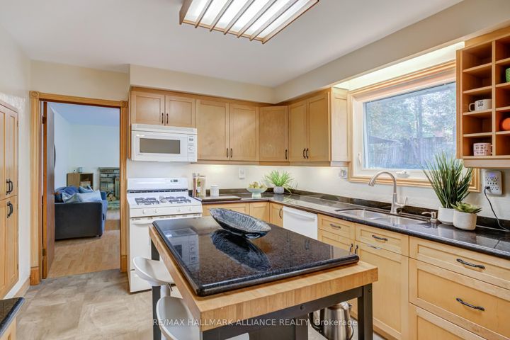 Photo 11 at 2033 Water's Edge Drive, BR Bronte, Oakville