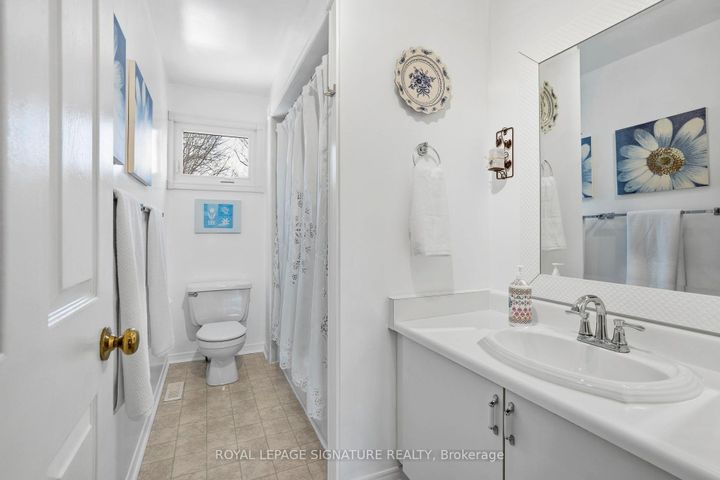 Photo 25 at 18 Webster Way, Georgetown, Halton Hills