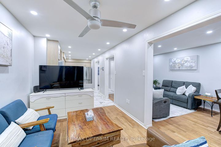 Photo 12 at 108 Timberlane Drive, Fletcher's Creek South, Brampton