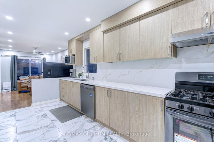 Photo 16 at 108 Timberlane Drive, Fletcher's Creek South, Brampton