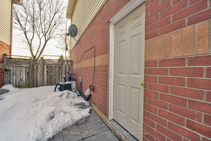 Photo 33 at 108 Timberlane Drive, Fletcher's Creek South, Brampton