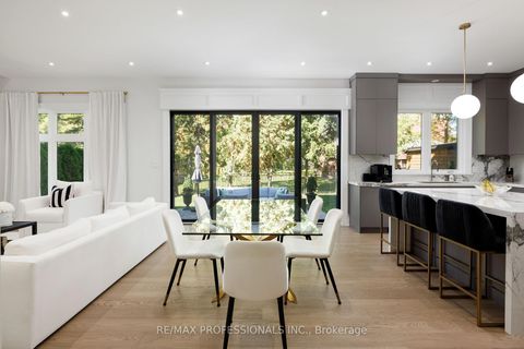 Photo 11 at 2B Fairway Road, Rosethorn, Toronto