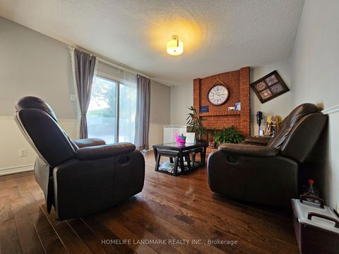 Photo 4 at 35 Royal Palm Drive, Yorkhill, Vaughan