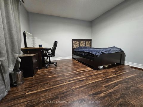 Photo 9 at 35 Royal Palm Drive, Yorkhill, Vaughan